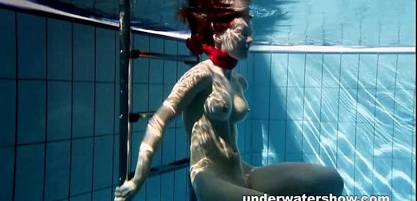  Redhead Mia stripping underwater